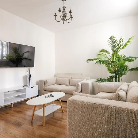 Spacious 3 Bedroom Home With Ps5 And Pool Table Near O2 Arena Canary Wharf And Elizabeth Line To Central Londra Dış mekan fotoğraf