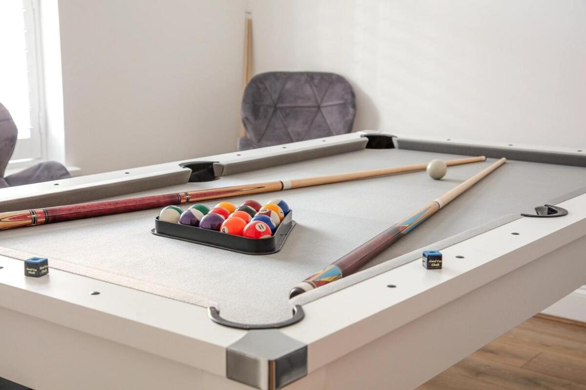 Spacious 3 Bedroom Home With Ps5 And Pool Table Near O2 Arena Canary Wharf And Elizabeth Line To Central Londra Dış mekan fotoğraf