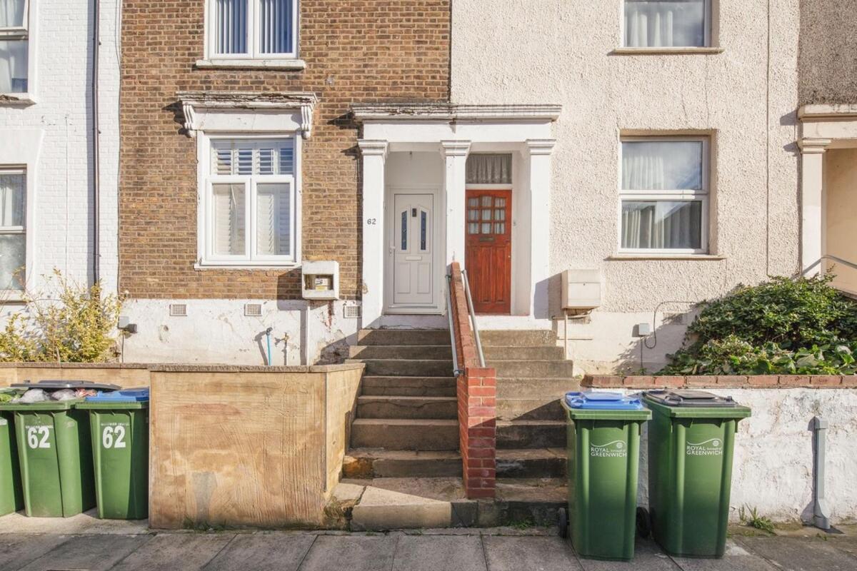 Spacious 3 Bedroom Home With Ps5 And Pool Table Near O2 Arena Canary Wharf And Elizabeth Line To Central Londra Dış mekan fotoğraf