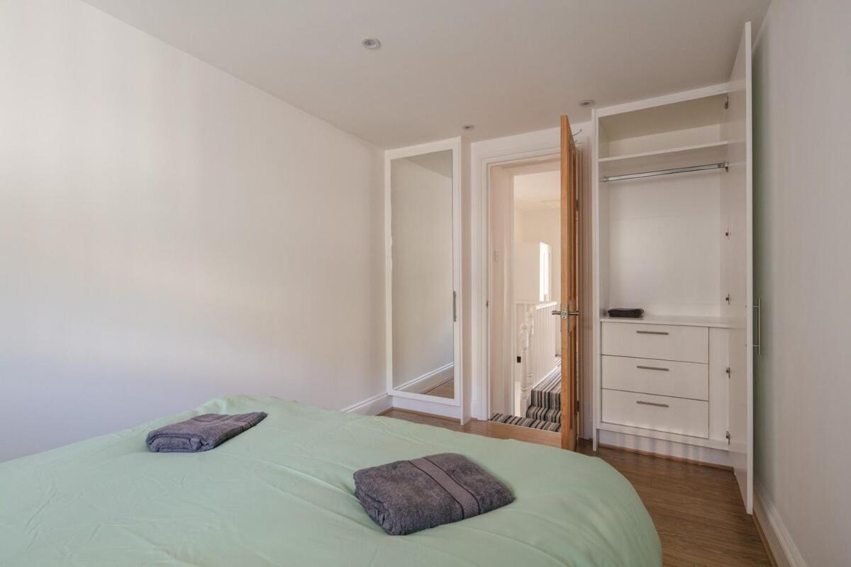 Spacious 3 Bedroom Home With Ps5 And Pool Table Near O2 Arena Canary Wharf And Elizabeth Line To Central Londra Dış mekan fotoğraf