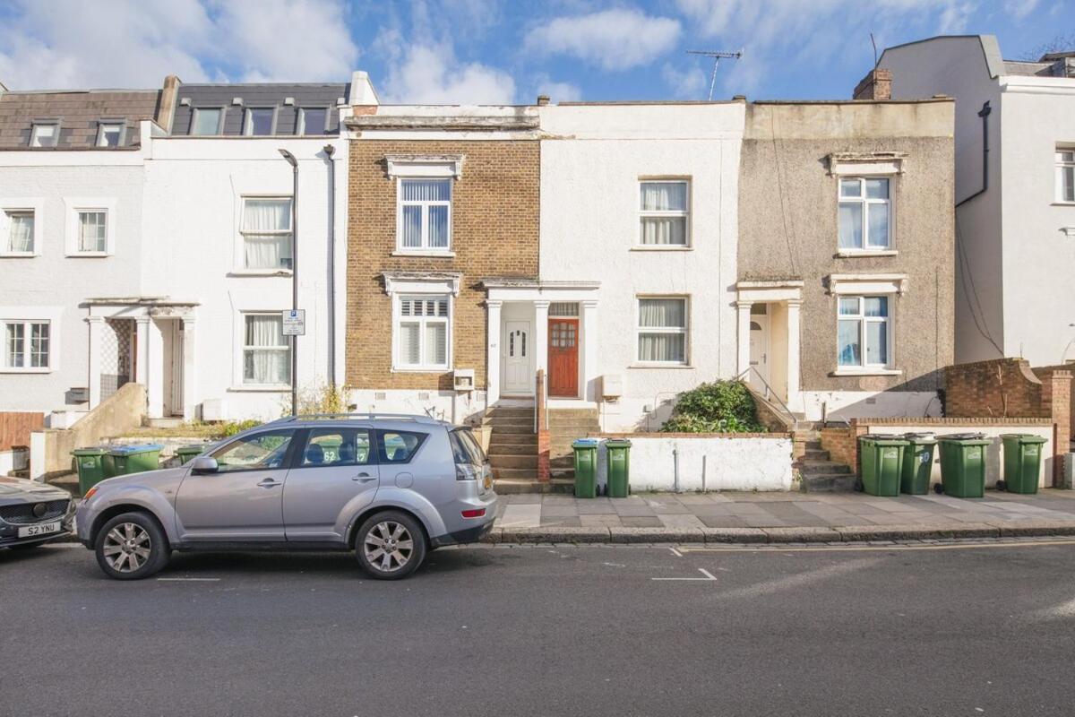 Spacious 3 Bedroom Home With Ps5 And Pool Table Near O2 Arena Canary Wharf And Elizabeth Line To Central Londra Dış mekan fotoğraf