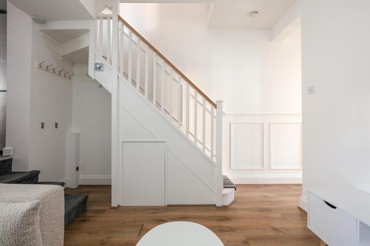 Spacious 3 Bedroom Home With Ps5 And Pool Table Near O2 Arena Canary Wharf And Elizabeth Line To Central Londra Dış mekan fotoğraf