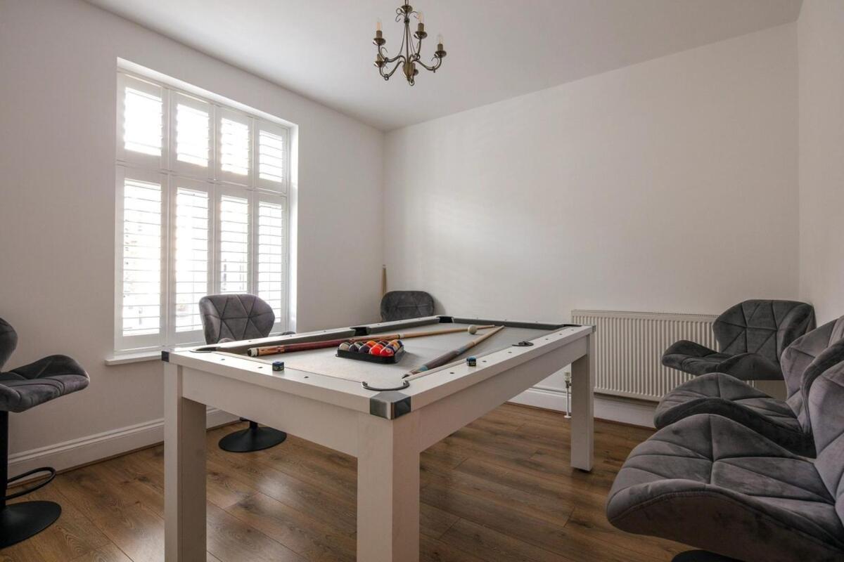 Spacious 3 Bedroom Home With Ps5 And Pool Table Near O2 Arena Canary Wharf And Elizabeth Line To Central Londra Dış mekan fotoğraf