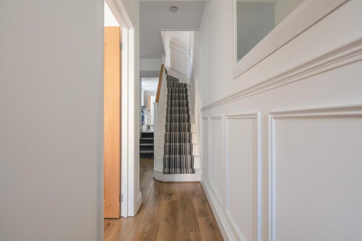 Spacious 3 Bedroom Home With Ps5 And Pool Table Near O2 Arena Canary Wharf And Elizabeth Line To Central Londra Dış mekan fotoğraf