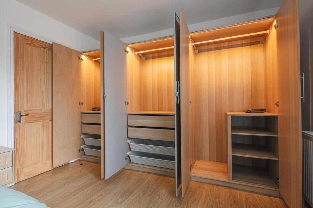 Spacious 3 Bedroom Home With Ps5 And Pool Table Near O2 Arena Canary Wharf And Elizabeth Line To Central Londra Dış mekan fotoğraf