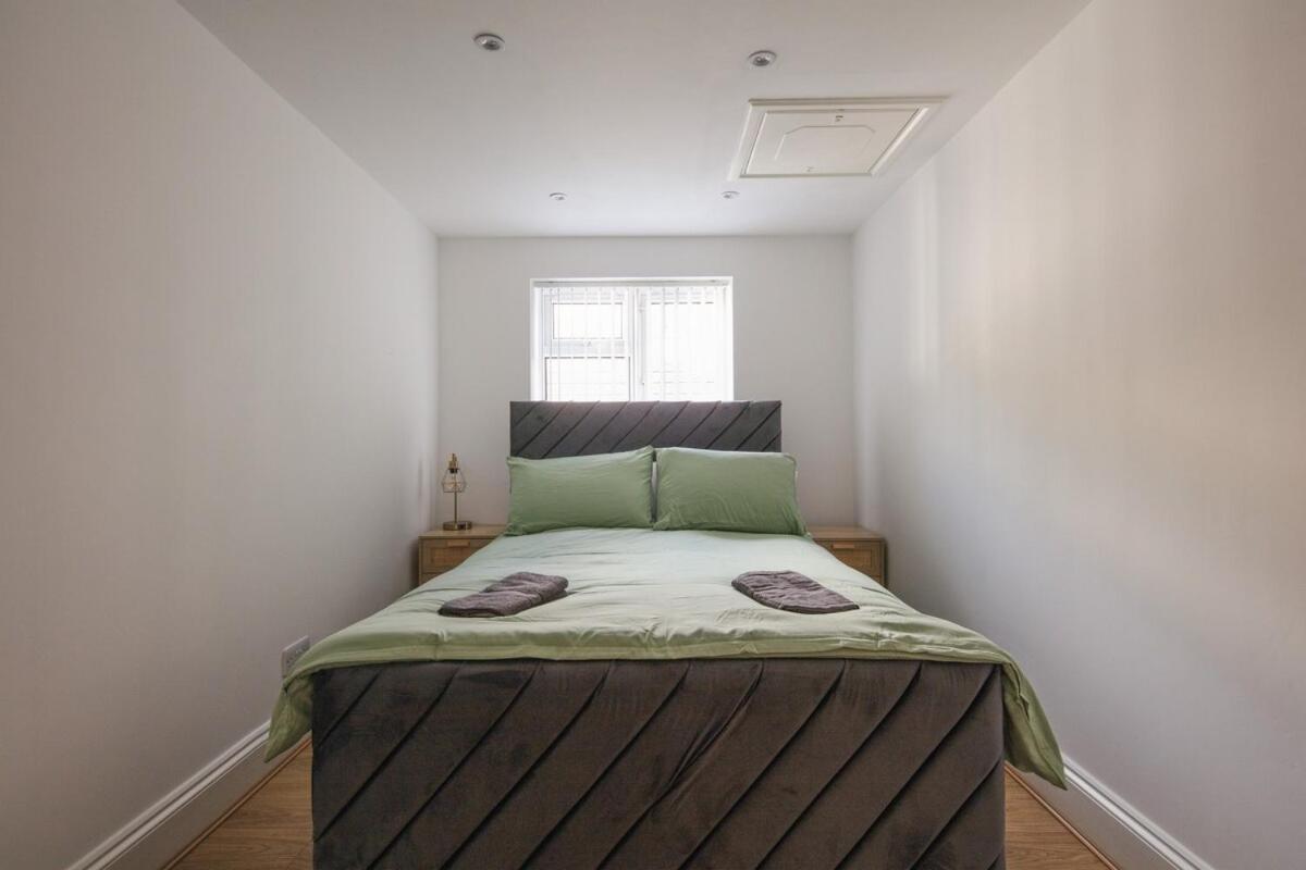 Spacious 3 Bedroom Home With Ps5 And Pool Table Near O2 Arena Canary Wharf And Elizabeth Line To Central Londra Dış mekan fotoğraf